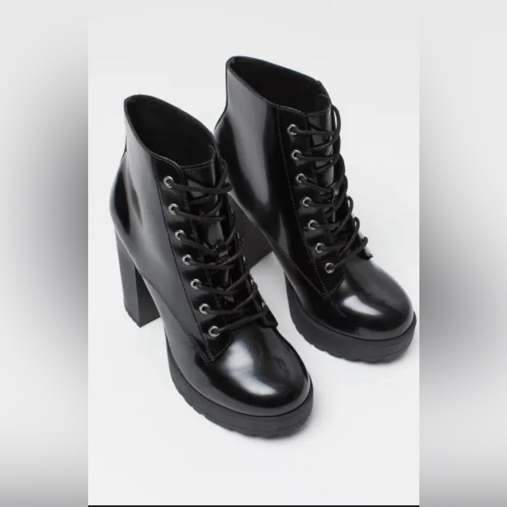 H&M Divided Platform Ankle Heeled Boots in black, size US 6